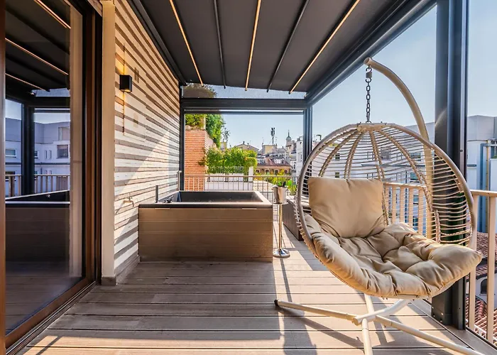 Terrazza Con Jacuzzi E Vista Iconica Sul Duomo Milano