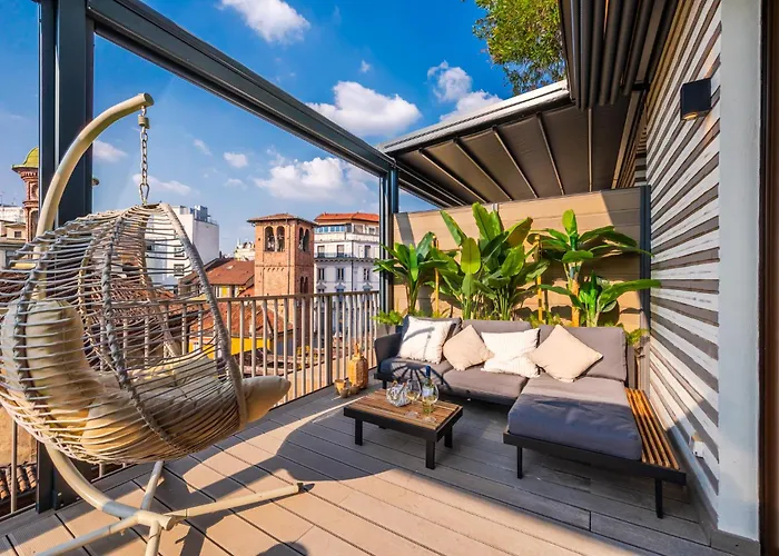 Terrazza Con Jacuzzi E Vista Iconica Sul Duomo Milano