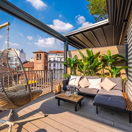 Terrazza Con Jacuzzi E Vista Iconica Sul Duomo Milan